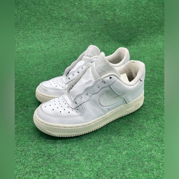 Nike Shoes - Nike Air Force White Womens